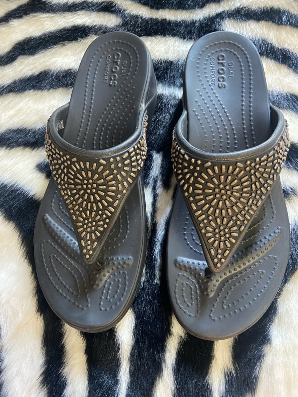CROCS Sz 11 Women's Black Wedge Thong Sandal with Gold Stud Accents